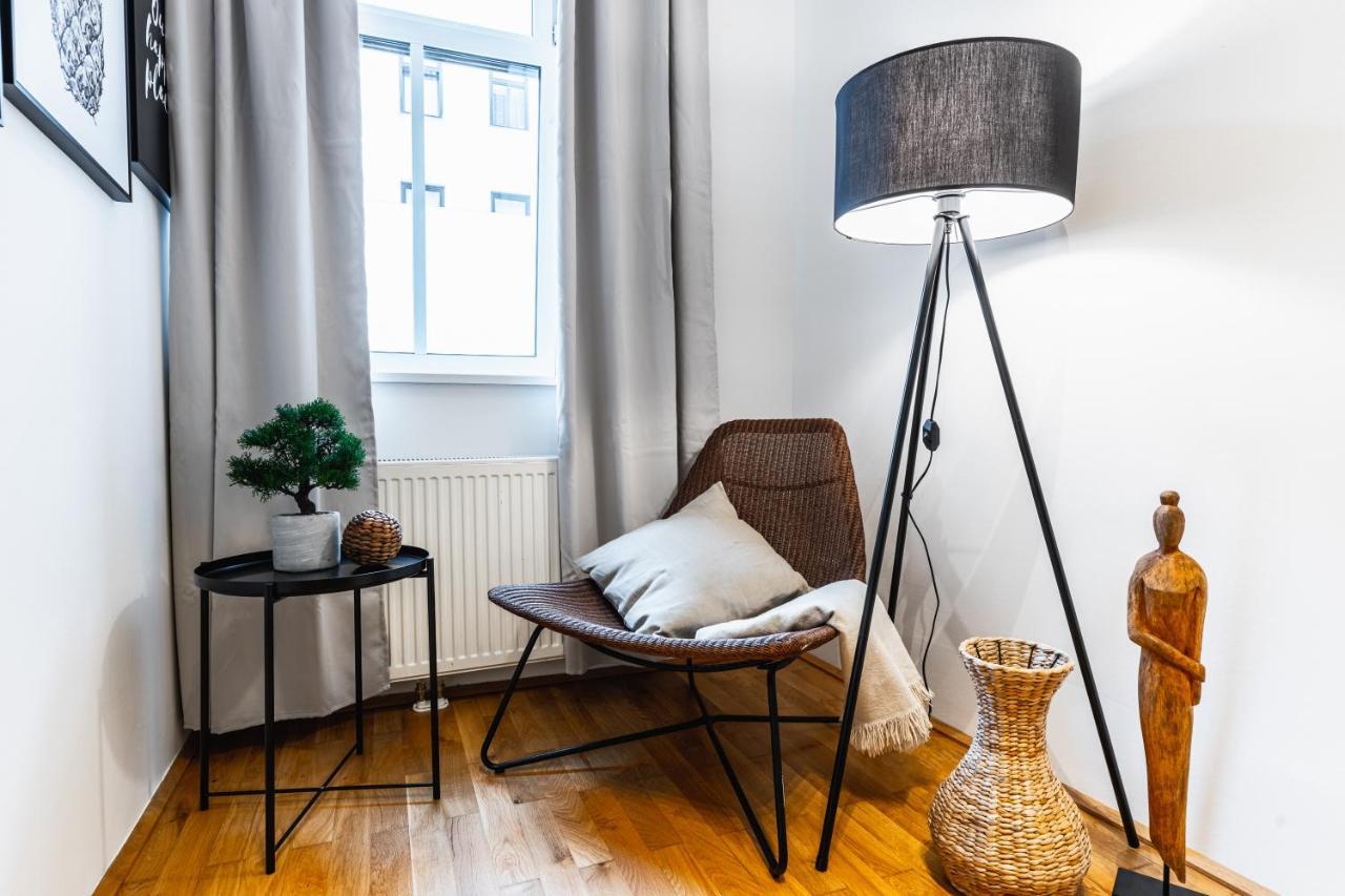 Stylish Designed Apartment In A Calm District Vienna Exterior photo